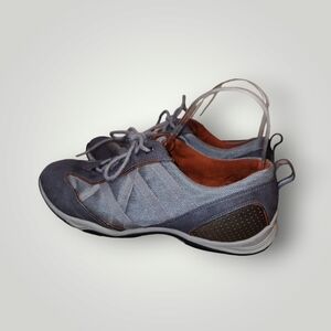 privo clarks gray suede light weight Sneakers Size 8